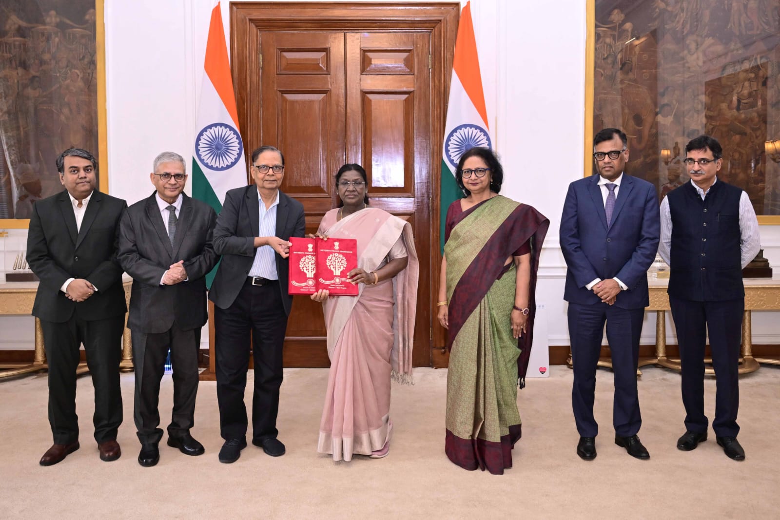 16th Finance Commission Submits 2026–31 Report to President Droupadi Murmu